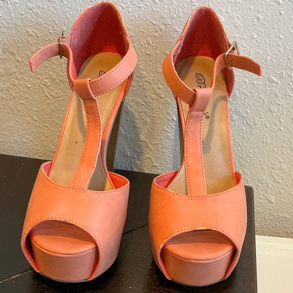 Breckelles Peach Open-Toe Heels Size 8